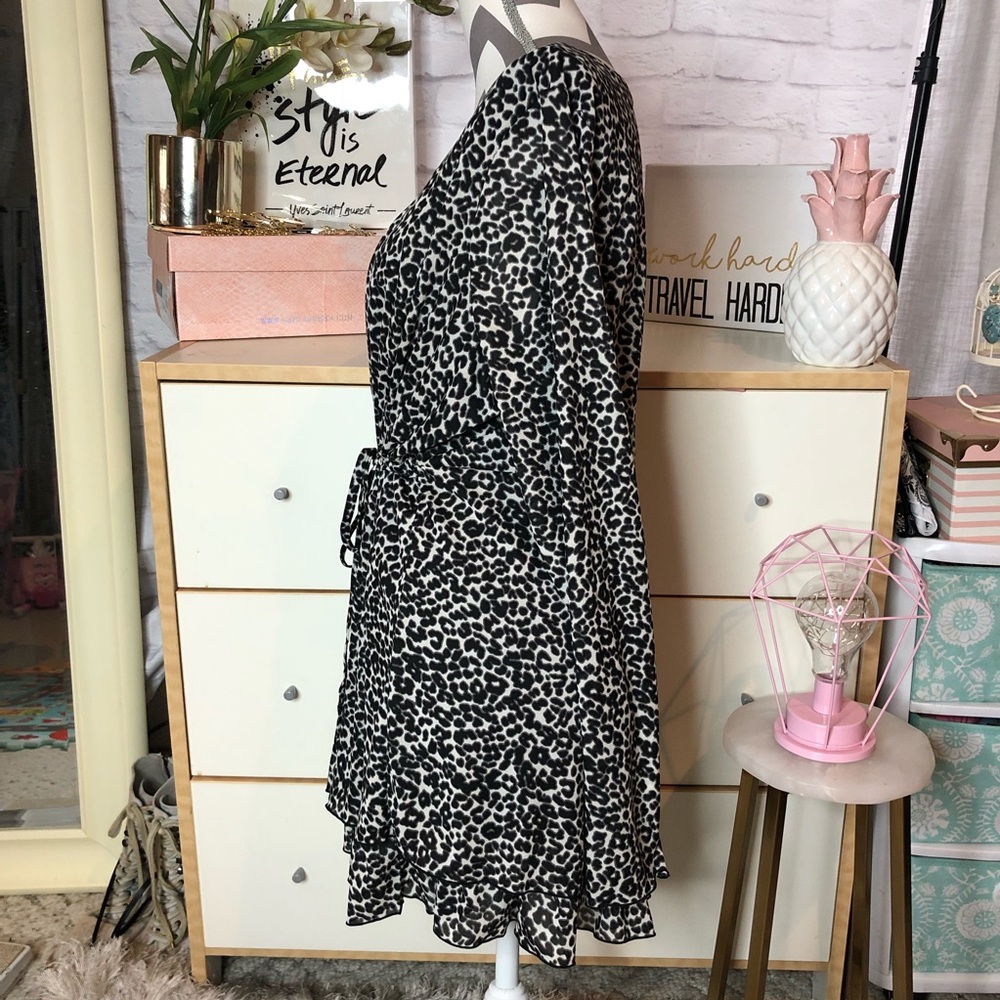Leopard Tiered Blouse - Picture 2 of 8